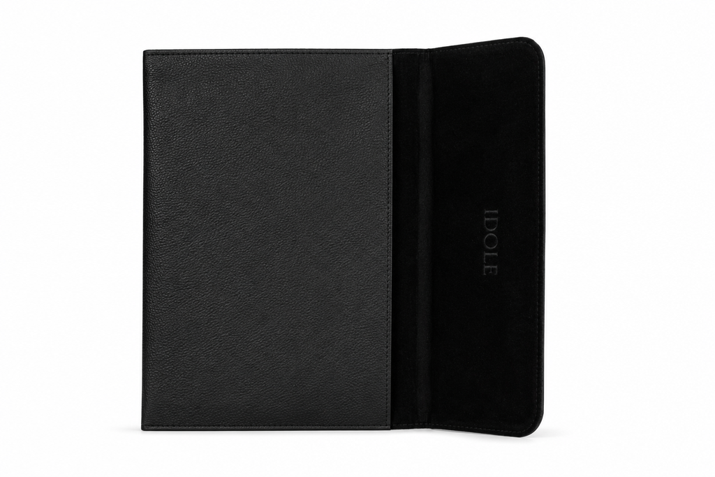 THE CLASSIC BLACK LAPTOP SLEEVE